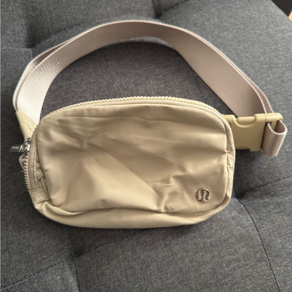 Lululemon Beige Belt Bag - Picture 2 of 7